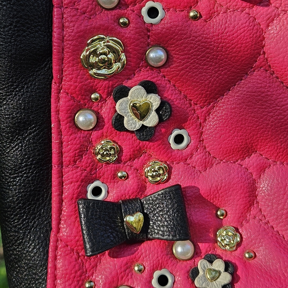 🎀Betsey Quilted Hearts Floral Studded Unique Pink & Black Shoulder Bag - EPC🎀 - Picture 2 of 14